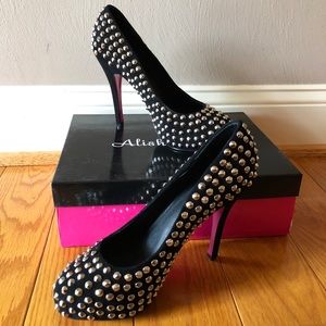 Never worn Alisha Hill studded heels